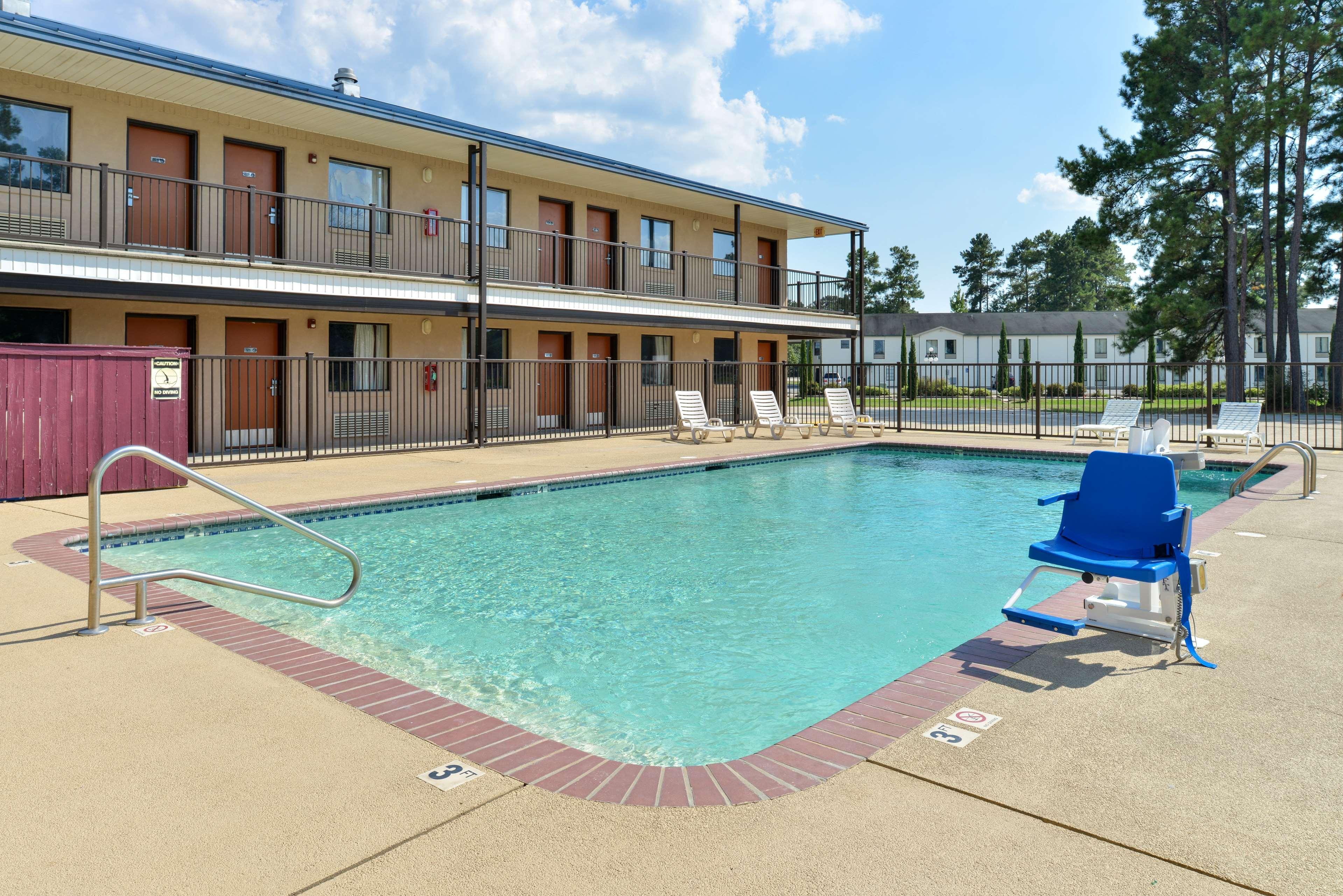 Vila Galé Eco Resort do Cabo - All Inclusive Cabo de Santo Agostinho Exterior foto The swimming pool at the Econo Lodge in Gulfport, Mississippi